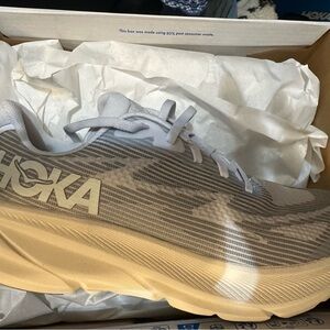 NIB Hoka Clifton 9 Shoes - Gray and Cream